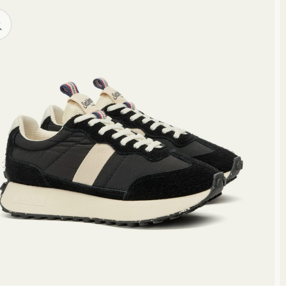 Like new Women’s SeaVees in Black and Cream size US 8